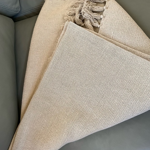 Pottery Barn throw 💕 - Picture 5 of 5